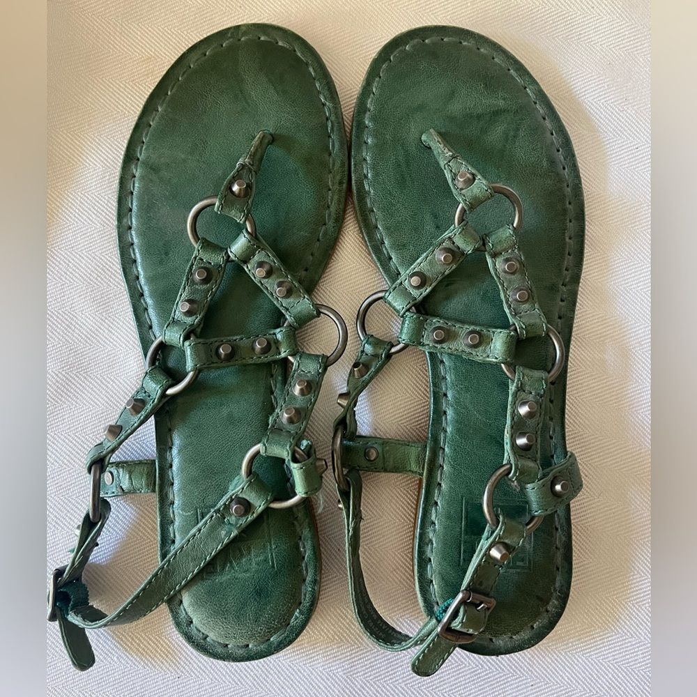 Frye Carson Ring thong sandal size 5.5 fits like 6.5 see measurements, Excellent
